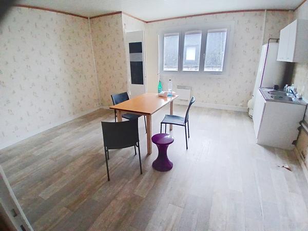 Fonds de commerce à vendre au centre-ville du Faouët - 539 m² avec appartement de fonction