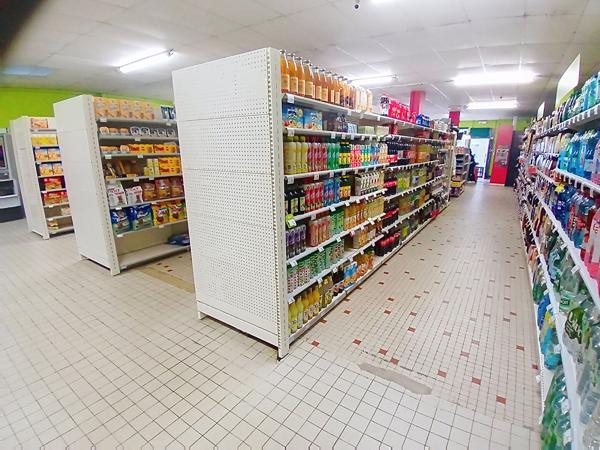 Fonds de commerce à vendre au centre-ville du Faouët - 539 m² avec appartement de fonction
