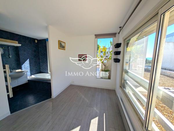 Appartement T4 de 126 m² avec terrasse de 60 m², garage, box et parking