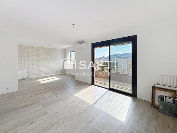 T4 transformé en T3 95 m2, aperçu mer.