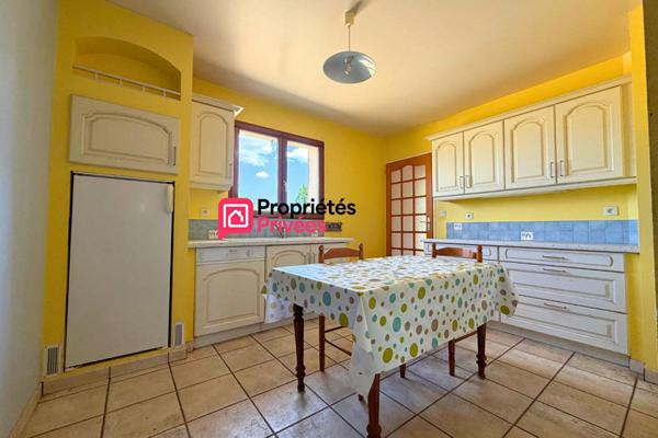 Maison T5 à vendre de 116 m² avec sous-sol complet et combles aménageables à Saint Gervais D'Auvergne 63390