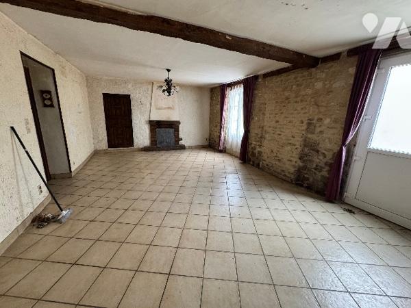 Maison d'habitation à NONANT LE PIN (env 85 m² habitable) à rénover située dans le bourg