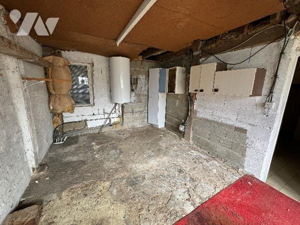 Maison d'habitation à NONANT LE PIN (env 85 m² habitable) à rénover située dans le bourg