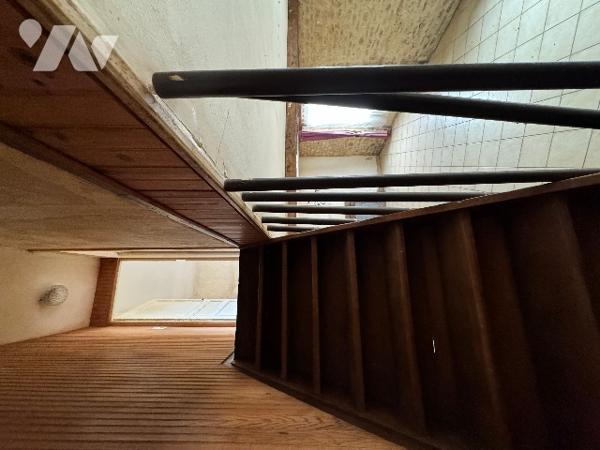 Maison d'habitation à NONANT LE PIN (env 85 m² habitable) à rénover située dans le bourg