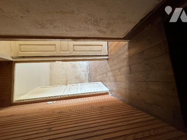 Maison d'habitation à NONANT LE PIN (env 85 m² habitable) à rénover située dans le bourg