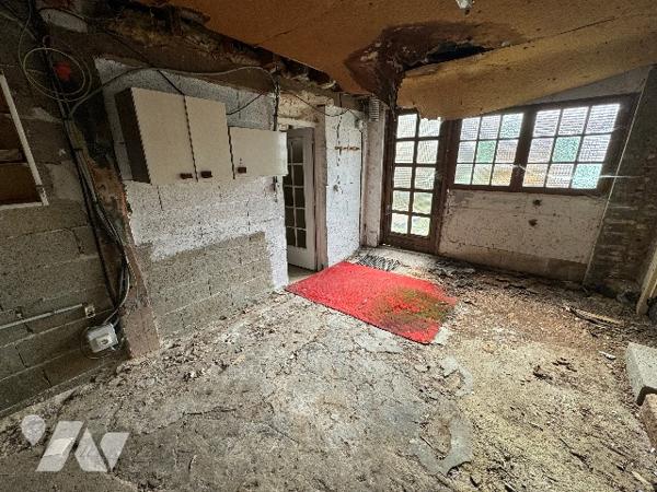 Maison d'habitation à NONANT LE PIN (env 85 m² habitable) à rénover située dans le bourg