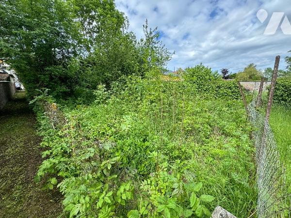 Maison d'habitation à NONANT LE PIN (env 85 m² habitable) à rénover située dans le bourg