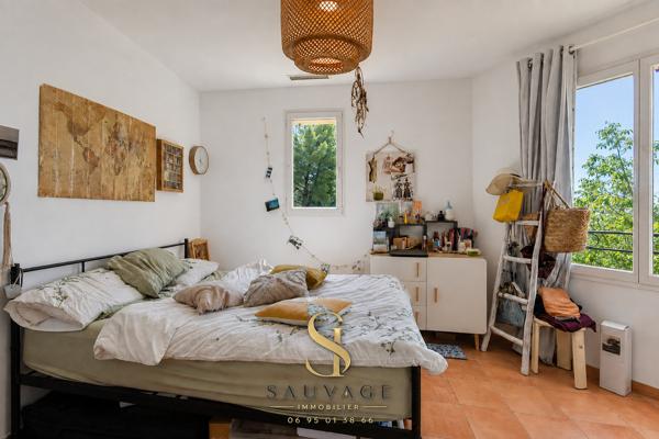DRAGUIGNAN – LA VAUGINE – BASTIDE FAMILIALE AVEC PISCINE SUR 2 500 M²