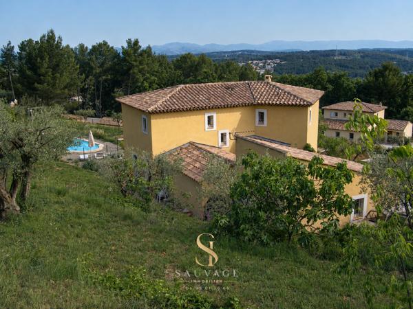 DRAGUIGNAN – LA VAUGINE – BASTIDE FAMILIALE AVEC PISCINE SUR 2 500 M²