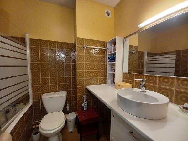 Parking + appartement + annexe