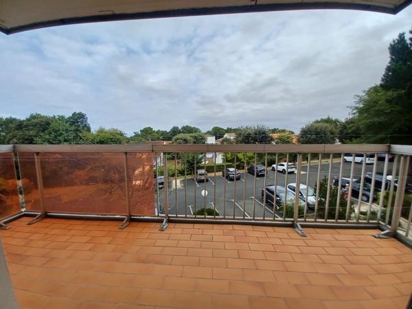 Parking + appartement + annexe