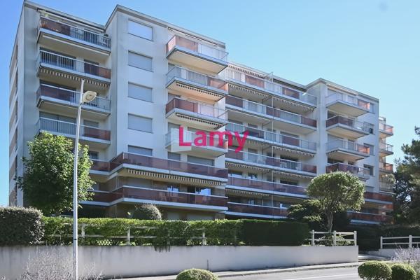 Parking + appartement + annexe