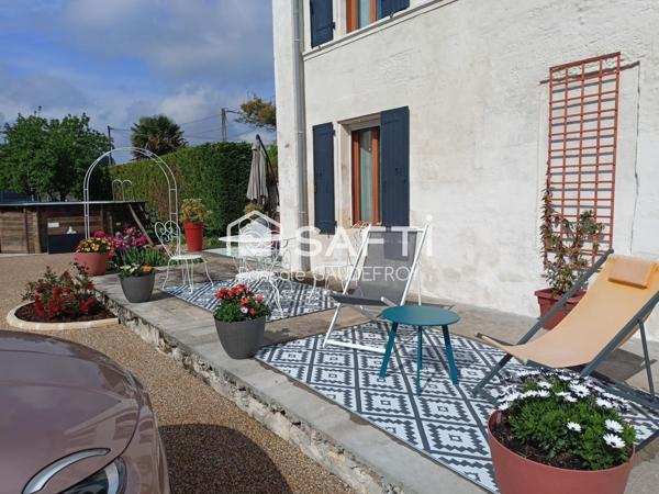 Une Charentaise rare et exceptionnelle à deux pas du centre ville de Pons !