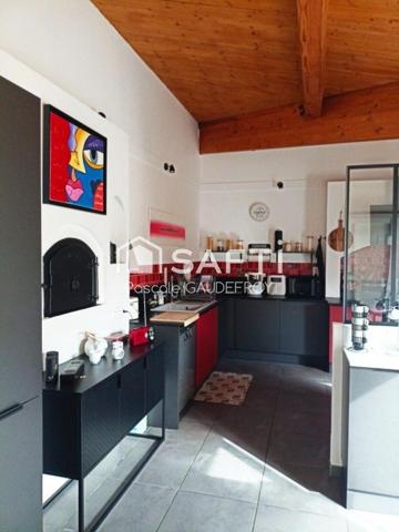 Une Charentaise rare et exceptionnelle à deux pas du centre ville de Pons !