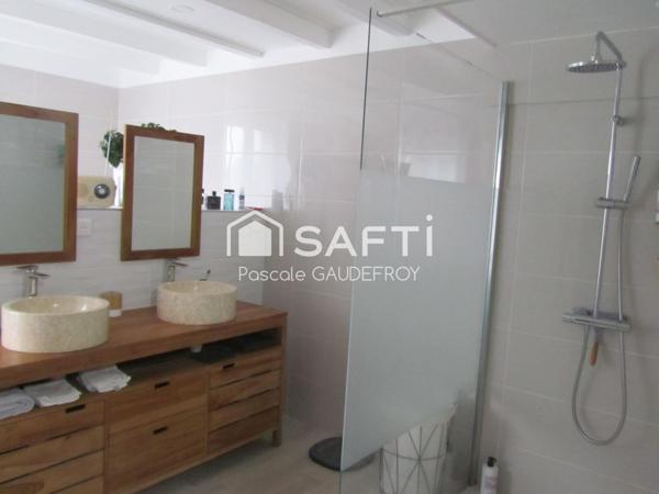 Une Charentaise rare et exceptionnelle à deux pas du centre ville de Pons !