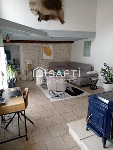 Une Charentaise rare et exceptionnelle à deux pas du centre ville de Pons !