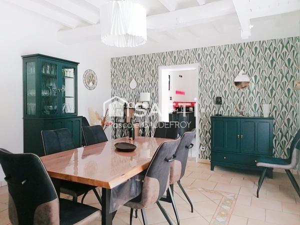 Une Charentaise rare et exceptionnelle à deux pas du centre ville de Pons !