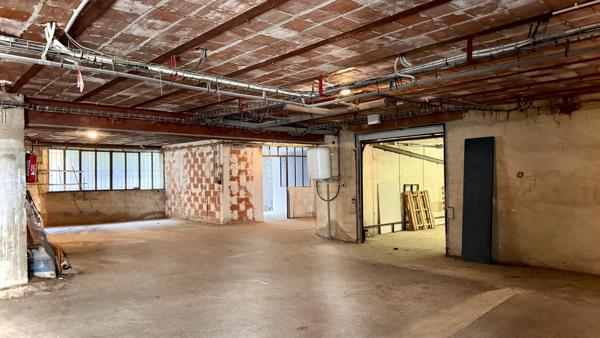 Bâtiment industriel 558 m², bureaux, loft ou projet mixte