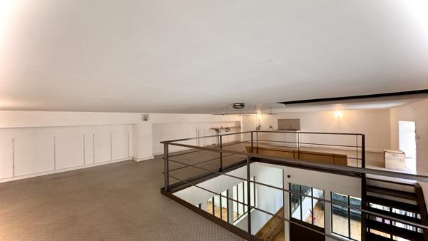 Bâtiment industriel 558 m², bureaux, loft ou projet mixte