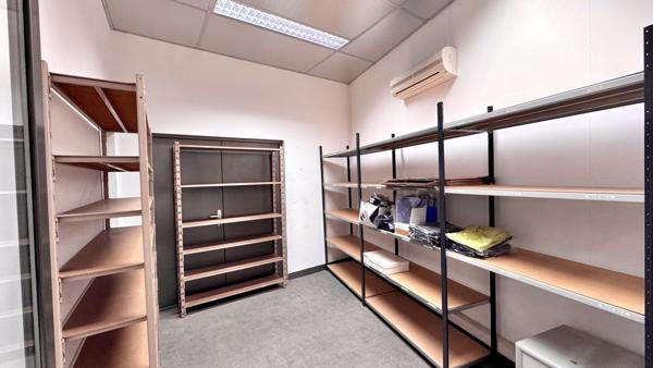 Bâtiment industriel 558 m², bureaux, loft ou projet mixte