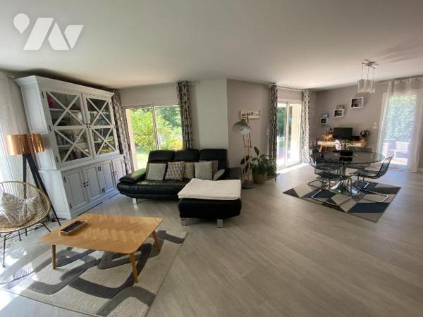 NOUVEAUTE TRENTE CINQ NOTAIRES !! PONT-PEAN, dans un quartier calme et arboré, vous serez sédui...