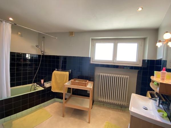 Velaine en haye 215K€, maison en bon état de 219M2 avec terrasse