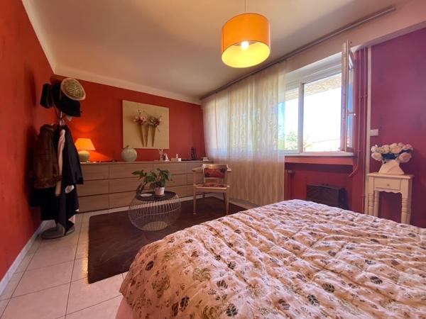 Velaine en haye 215K€, maison en bon état de 219M2 avec terrasse