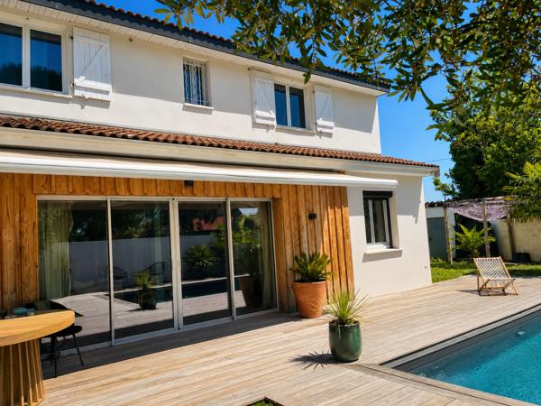 Maison
         4 pièces
        - 135 m² 631 350 € *