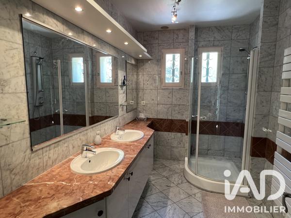 Maison à vendre 9 pièces 350 m² Bagnols-sur-Cèze