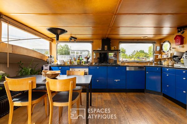 Une maison sur l’eau à proximité de la citadelle