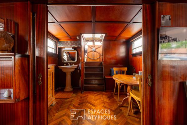 Une maison sur l’eau à proximité de la citadelle