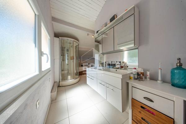Maison familiale face aux champs