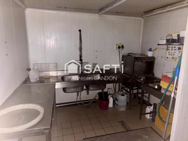 Immeuble avec restaurant et hotel