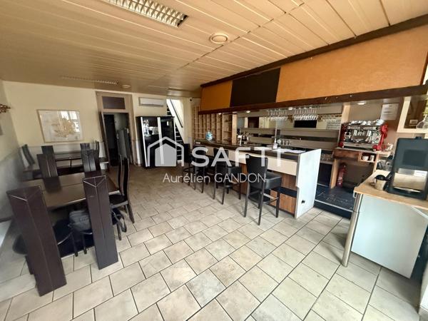 Immeuble avec restaurant et hotel