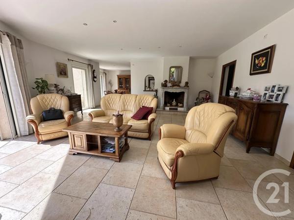Maison à vendre  6 pièces - 162 m 2   ST CYR SUR MER  - 83