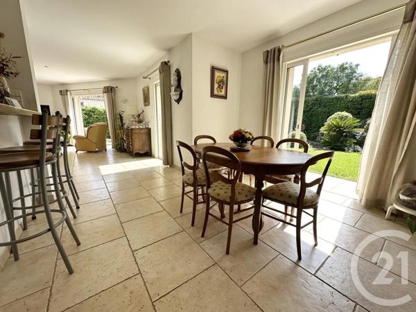 Maison à vendre  6 pièces - 162 m 2   ST CYR SUR MER  - 83