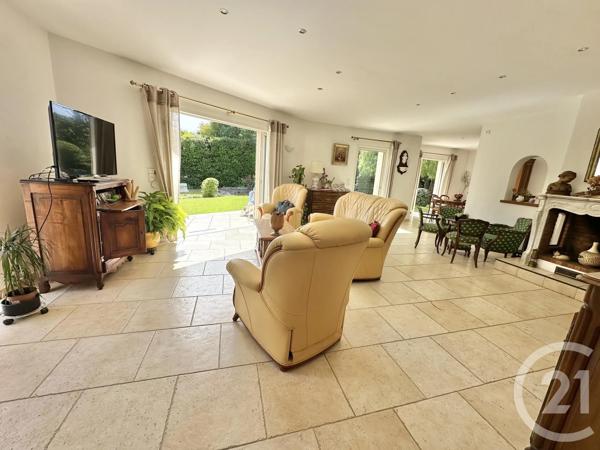Maison à vendre  6 pièces - 162 m 2   ST CYR SUR MER  - 83