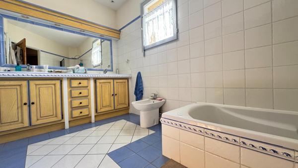 Maison Vue Ardèche, piscine, terrain constructible