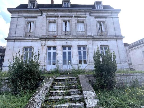 Immeuble à vendre 182 069 € Ruffec 600 m² DPE