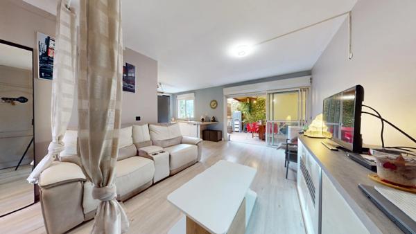 Appartement à vendre 4 pièces proche de Saint-Paul ()