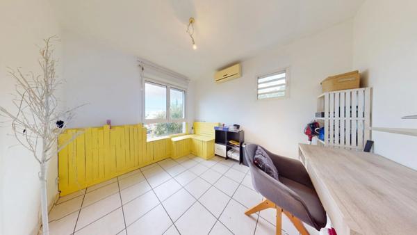 Appartement à vendre 4 pièces proche de Saint-Paul ()