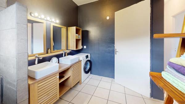 Appartement à vendre 4 pièces proche de Saint-Paul ()