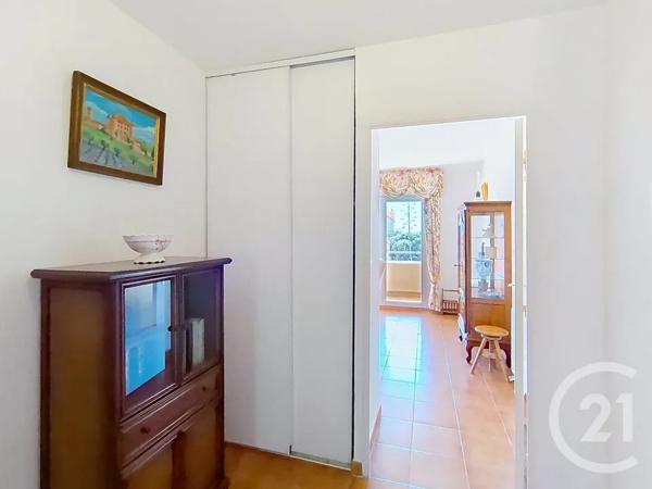 Appartement à vendre  4 pièces - 77,18 m 2   ST RAPHAEL  - 83
