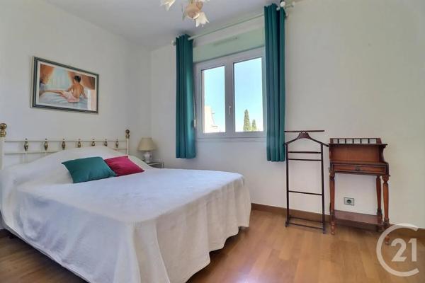 Appartement à vendre  4 pièces - 77,18 m 2   ST RAPHAEL  - 83