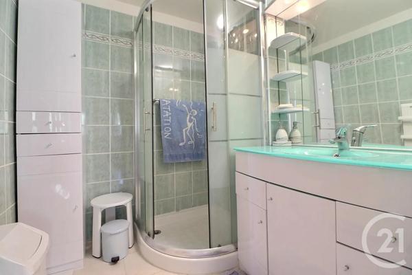 Appartement à vendre  4 pièces - 77,18 m 2   ST RAPHAEL  - 83