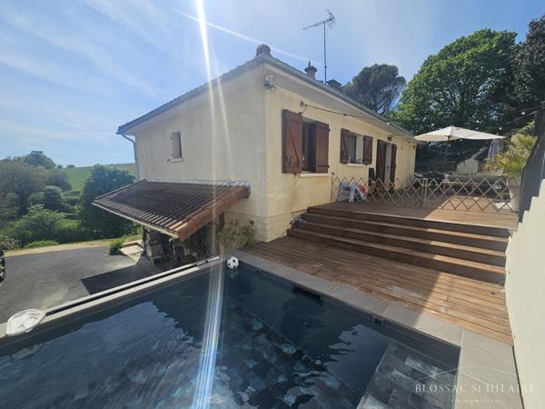 MIGNE-AUXANCES, maison d'environ 152 m² avec piscine dans un environnement calme.