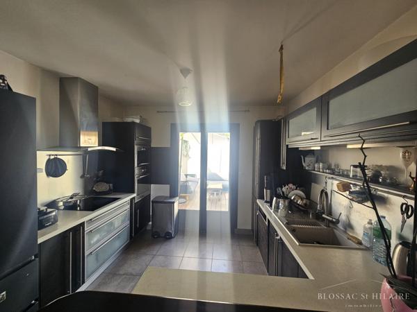 MIGNE-AUXANCES, maison d'environ 152 m² avec piscine dans un environnement calme.