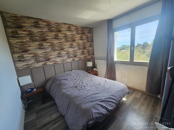 MIGNE-AUXANCES, maison d'environ 152 m² avec piscine dans un environnement calme.