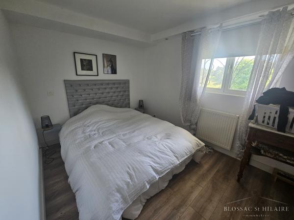 MIGNE-AUXANCES, maison d'environ 152 m² avec piscine dans un environnement calme.