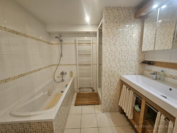 MIGNE-AUXANCES, maison d'environ 152 m² avec piscine dans un environnement calme.